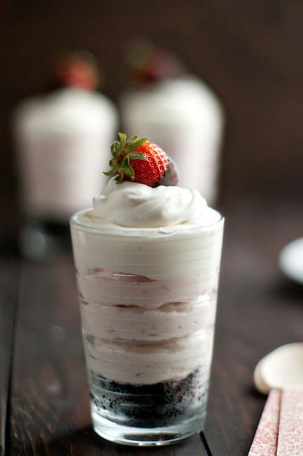 Post image for No Bake Strawberry Oreo Cheesecake