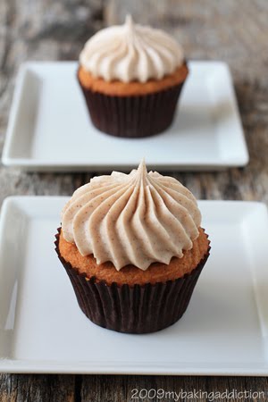 Post image for Pumpkin Cupcakes with Cinnamon Cream Cheese Frosting