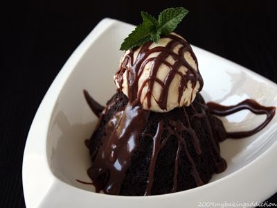 https://www.mybakingaddiction.com/wp-content/uploads/2009/06/Bundt-Cake-Sundaes.jpg