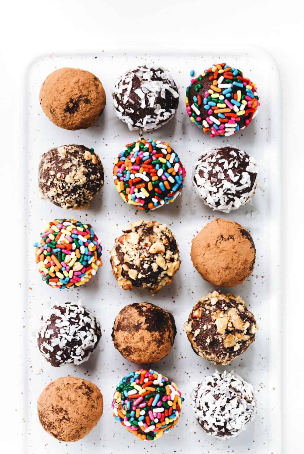 What chocolate lover wouldn’t be thrilled with rich, decadent truffles for Valentine’s Day? Instead of heading to the nearest chocolate shop, pick up a few items from the market and make these simple homemade truffles with your own two hands!