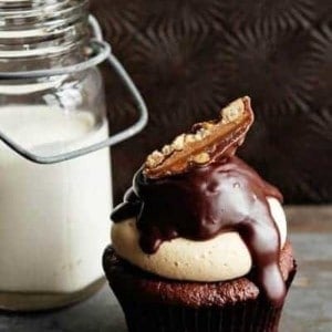 Take 5 cupcakes next to a class of milk