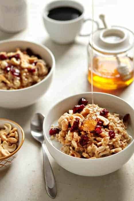 Homemade Oatmeal with Cashews and Honey