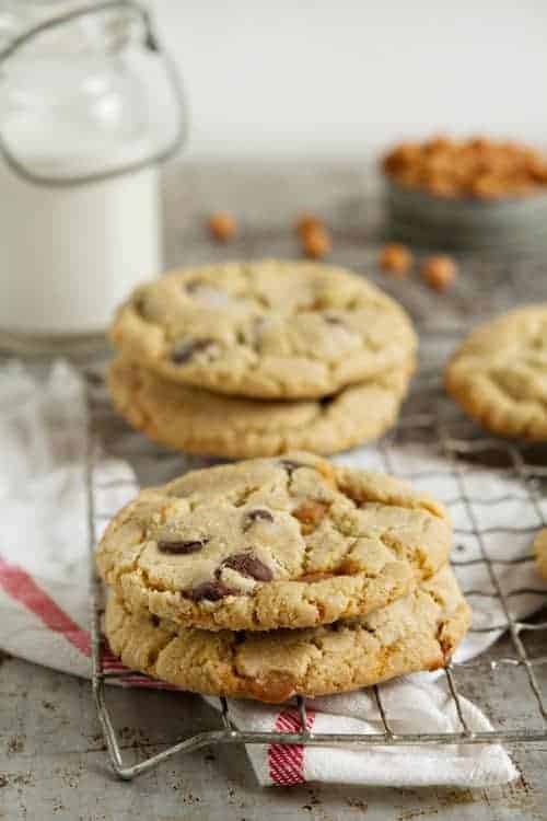 https://www.mybakingaddiction.com/wp-content/uploads/2014/06/saltedcaramelcookie.jpg