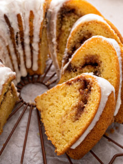 Sliced honey bun cake on a wire rack.
