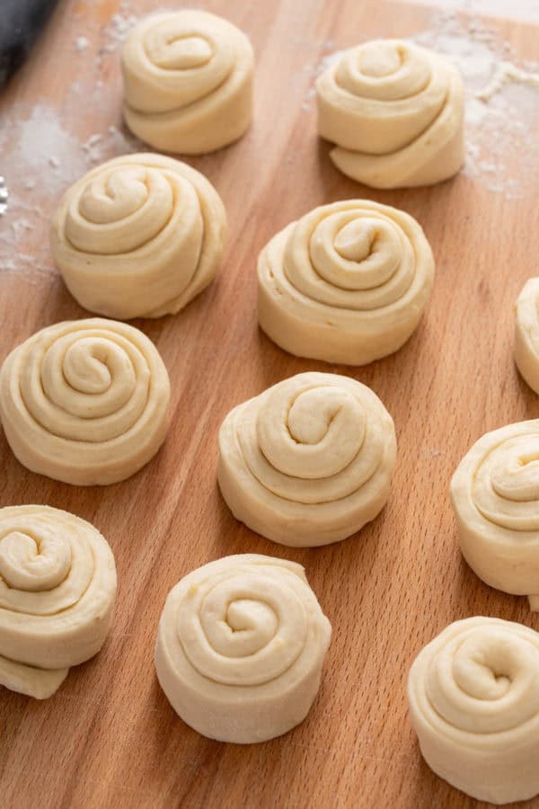 Shaped curlicue rolls.
