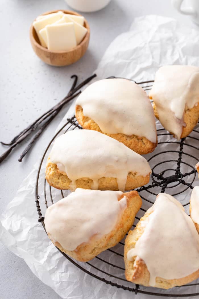 Close up of vanilla bean scones on a wire cooling rack.