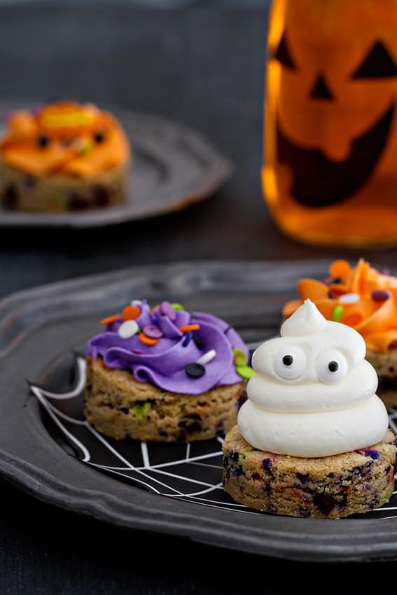 Halloween Chocolate Chip Cookies will bring joy to your Halloween. Sprinkles and buttercream--yes!