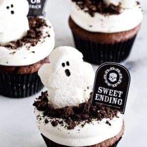 Dirt Pudding Cupcakes will make any kid happy. Ghosts and dirt--yes!