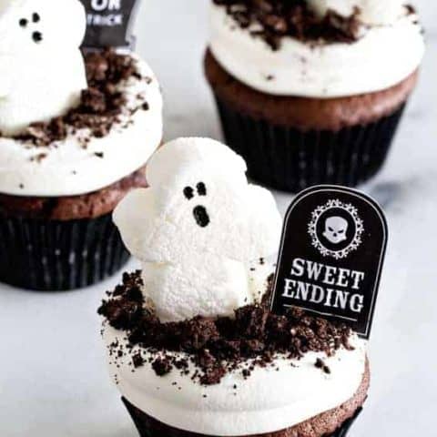 Dirt Pudding Cupcakes will make any kid happy. Ghosts and dirt--yes!