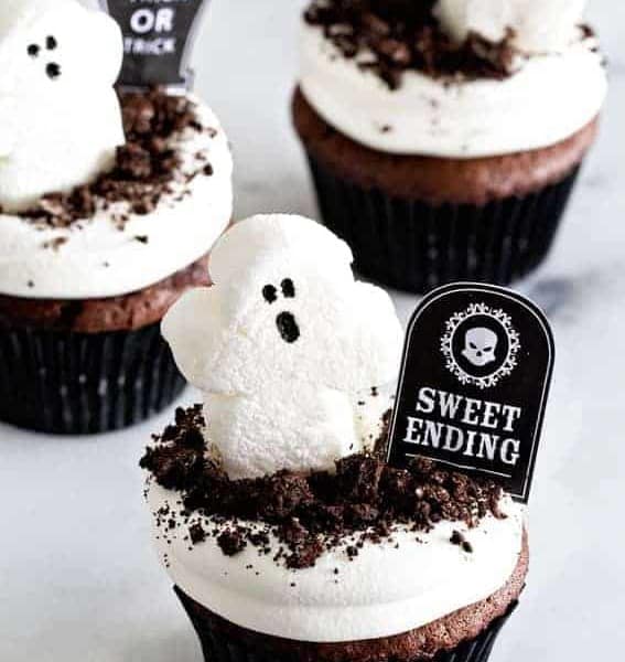 Dirt Pudding Cupcakes will make any kid happy. Ghosts and dirt--yes!