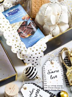 An Indoor S'mores Kit is the perfect last minute gift for coworkers, neighbors, and teachers. A cute, printable tag will make your gift really stand out! So festive!