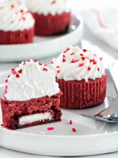 Red Velvet Cheesecakes have a red velvet Oreo crust with a gorgeous red velvet cheesecake. Yes, please!