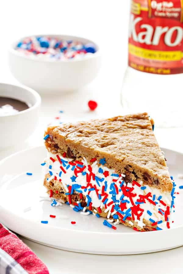 Giant Sandwich Cookie Cake – With Sprinkles on Top