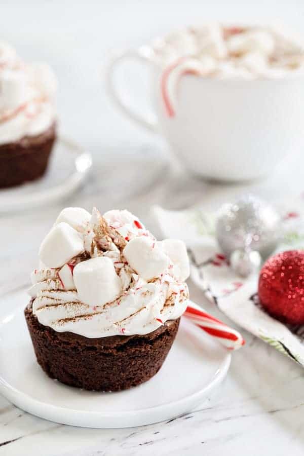 Peppermint Cocoa Brownie Cups are a simple and delicious way to celebrate the holiday season. So festive!