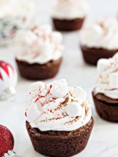 Celebrate the holiday season with these Peppermint Cocoa Brownie Cups. Easy and delicious!