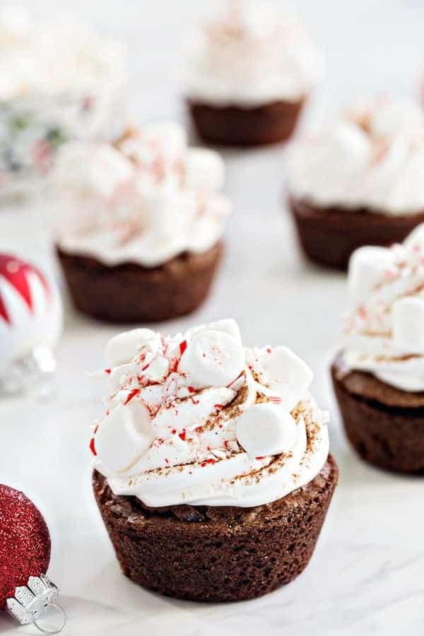 Celebrate the holiday season with these Peppermint Cocoa Brownie Cups. Easy and delicious!