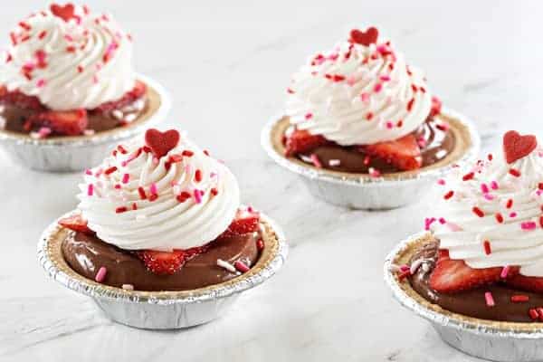 Easy Chocolate Pudding Pies made with JELL-O SIMPLY GOOD pudding are just the cutest little desserts. They take about 7 minutes, from start to finish too!