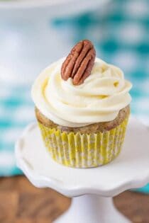 packaging cupcakes for a bake sale