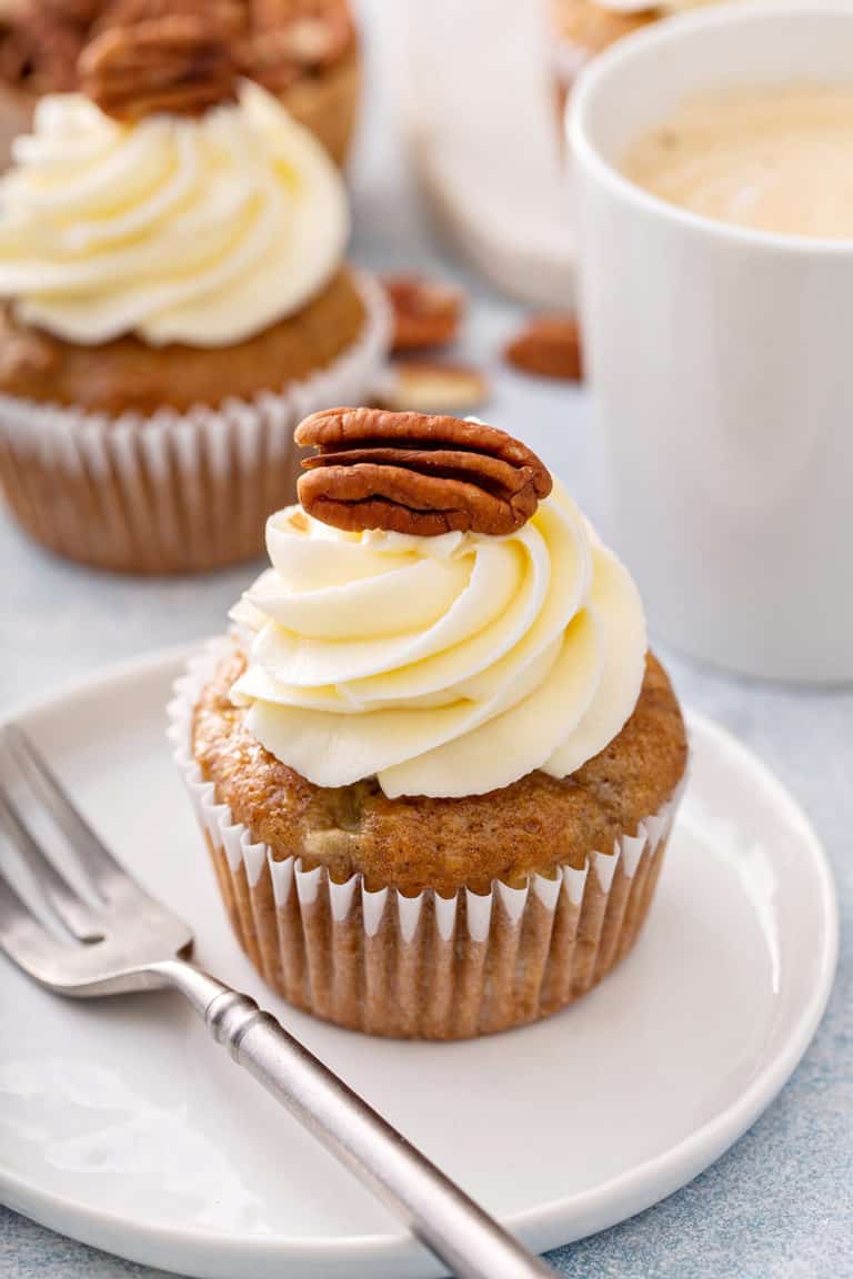 Hummingbird Cupcakes With Cream Cheese Frosting hummingbird-cupcakes-with-cream-cheese-frosting