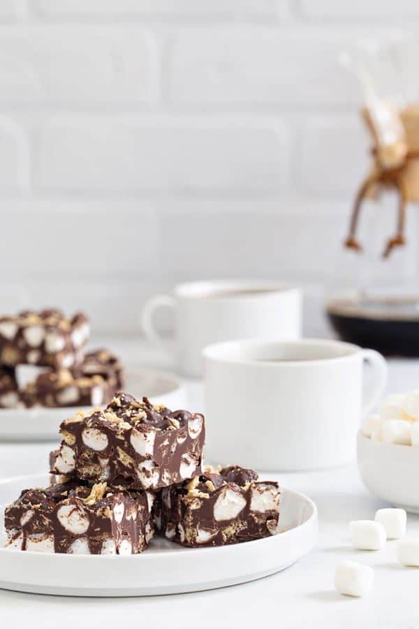 Nutella S'mores Fudge is simple to make and delicious to eat. What's not to love about fluffy marshmallows, crispy graham crackers, and chocolate? 