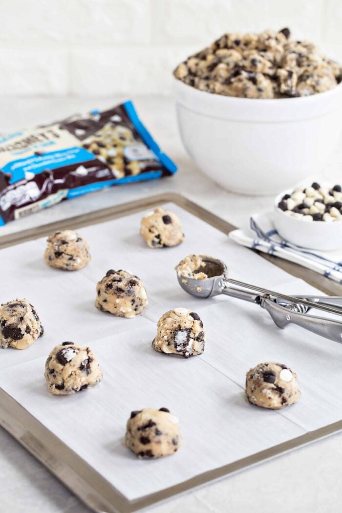 Cookies "N' Creme Cookies are bursting with big flavor thanks to white chips and chocolate cookie bits. They're perfect for any holiday party!