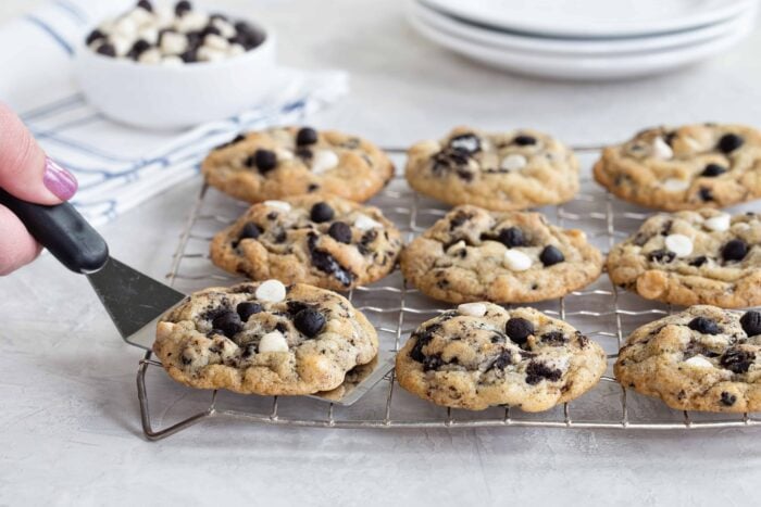 Cookies "N' Creme Cookies are bursting with big flavor thanks to white chips and chocolate cookie bits. Absolutely perfect for any holiday cookie swap!