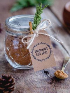 This homemade Chai Spice Blend is the perfect warm and cozy spice mixture for the holiday season. Add a cute tag, twine and little greenery for a super simple hostess gift!