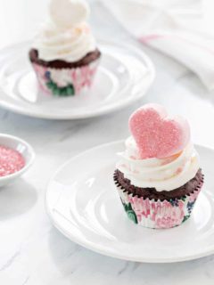 Valentine Marshmallow Cupcakes are a simple and delicious dessert for Valentine's Day. A sparkly marshmallow heart makes them love-ly!