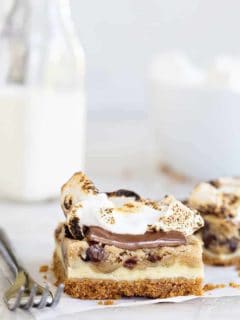 Cookie Dough Cheesecake S'mores combine all the flavor of cheesecake, chocolate chip cookie dough AND s'mores into seriously incredible dessert! You gotta try them!
