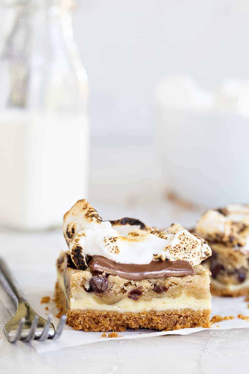 Cookie Dough Cheesecake S'mores combine all the flavor of cheesecake, chocolate chip cookie dough AND s'mores into seriously incredible dessert! You gotta try them!