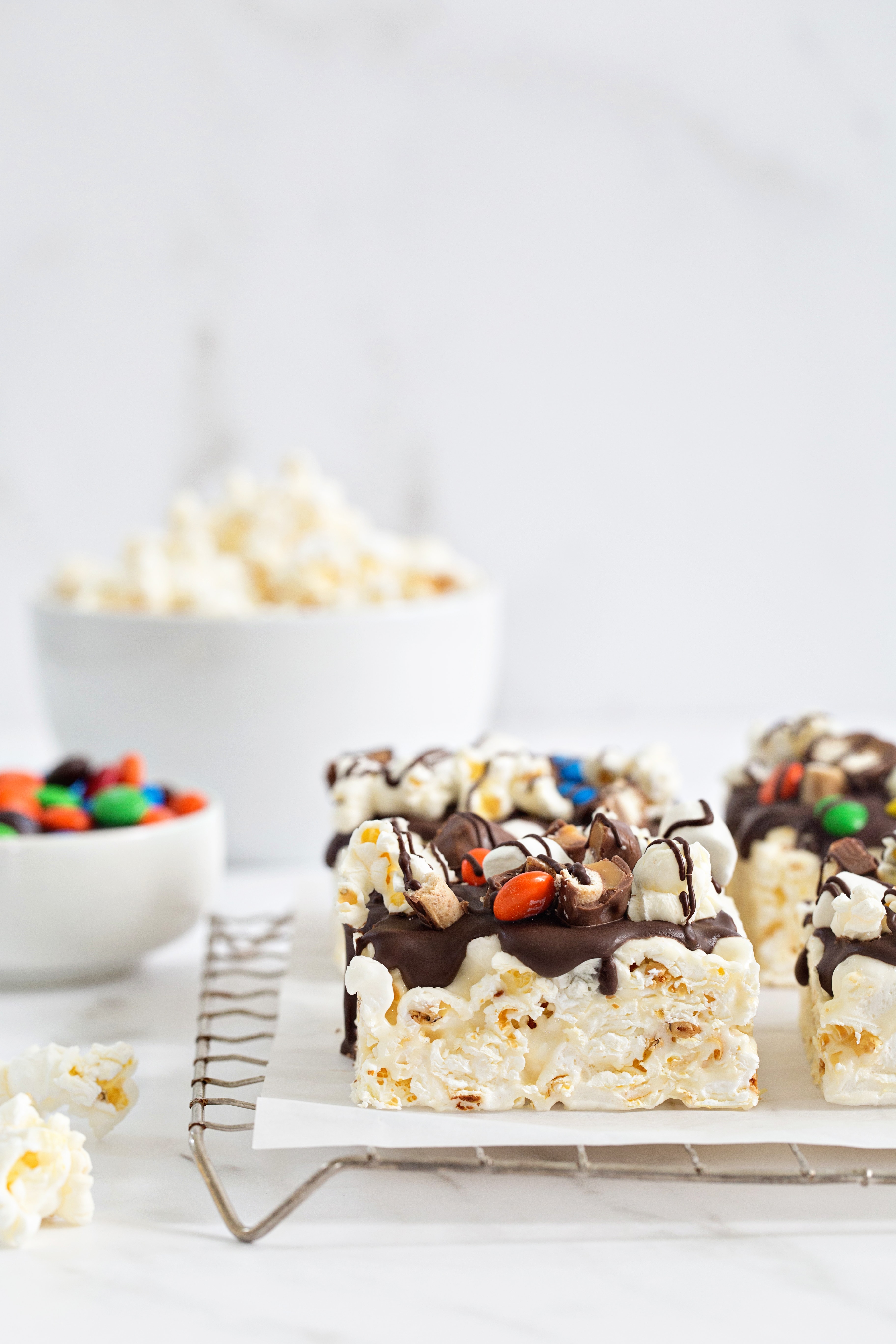 Take your movie night to the next level with these Movie Theater Popcorn Bars! Sweet, salty and totally delicious!