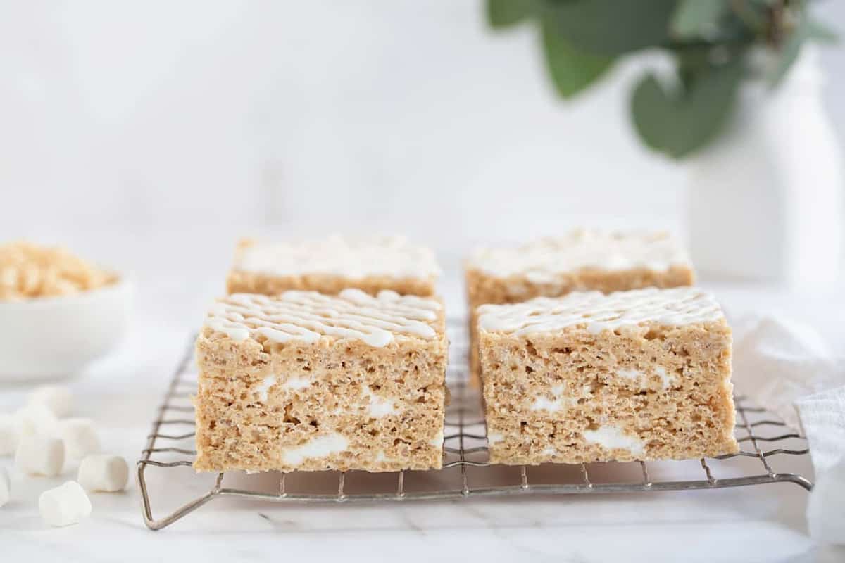 Brown Butter Rice Krispie Treats are going to be your new favorite marshmallow treat. So perfect for fall!