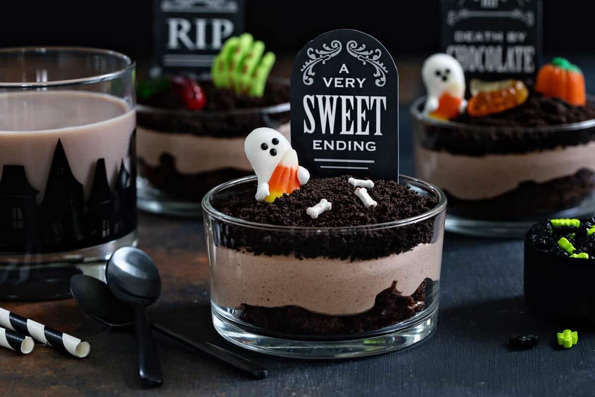 Brownie Dirt Pudding are a deliciously creepy Halloween treat the whole family will love! Easy peasy!