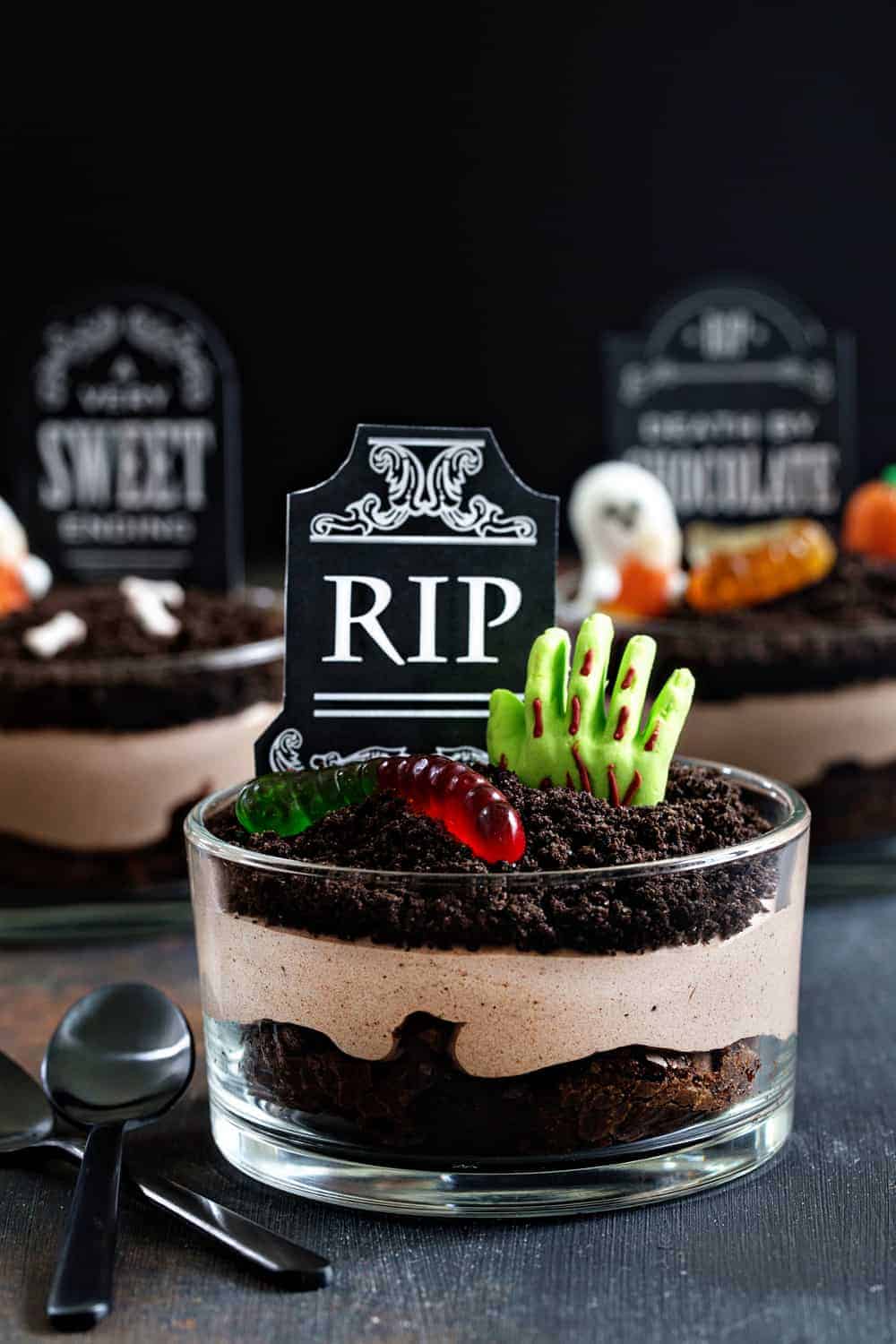 Brownie Dirt Pudding cups are a cute and slightly creepy treat for Halloween! Fun and delicious! 