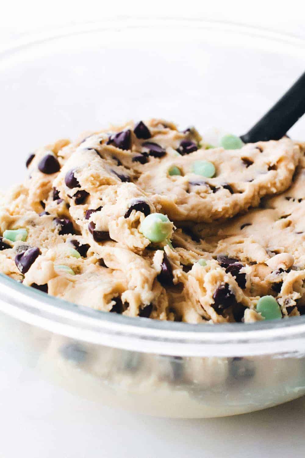 Chewy Mint Chocolate Chip Cookies are mint chocolate perfection. So perfect for the holiday season.