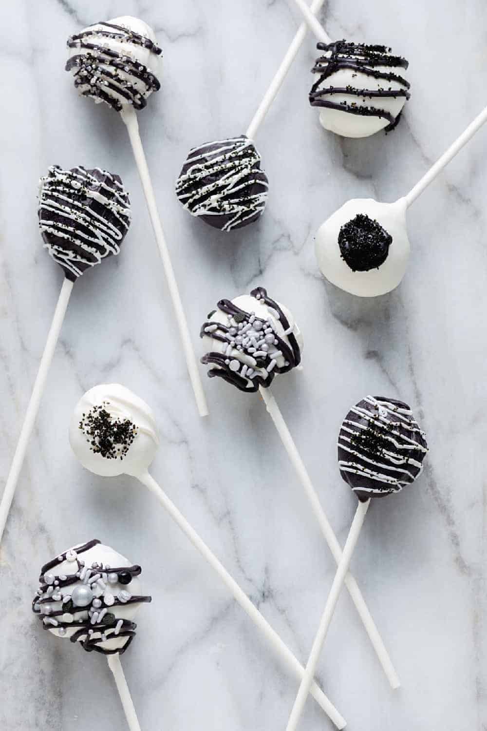 Black and White Golden OREO Cookie Pops are the prettiest and tastiest party favors that can double as dessert!