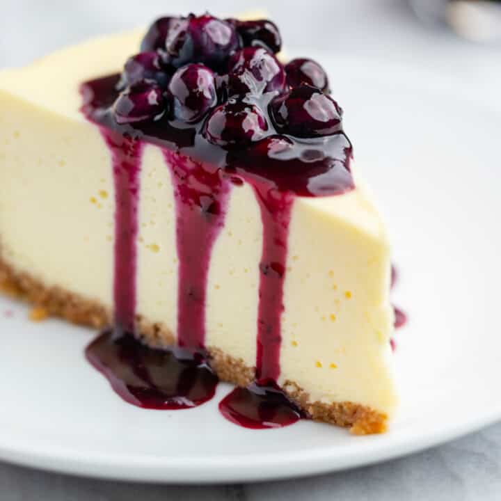 Cheesecake-with-Blueberry-Sauce-56-of-61_resized-720x720.jpg