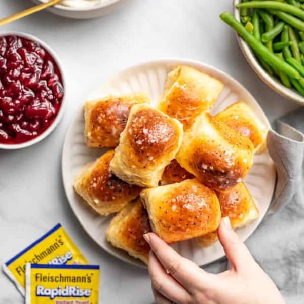 cropped-pile-of-cheddar-dinner-rolls.jpg