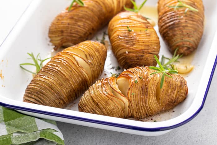 https://www.mybakingaddiction.com/wp-content/uploads/2022/11/hasselback-potatoes-in-pan-700x467.jpg