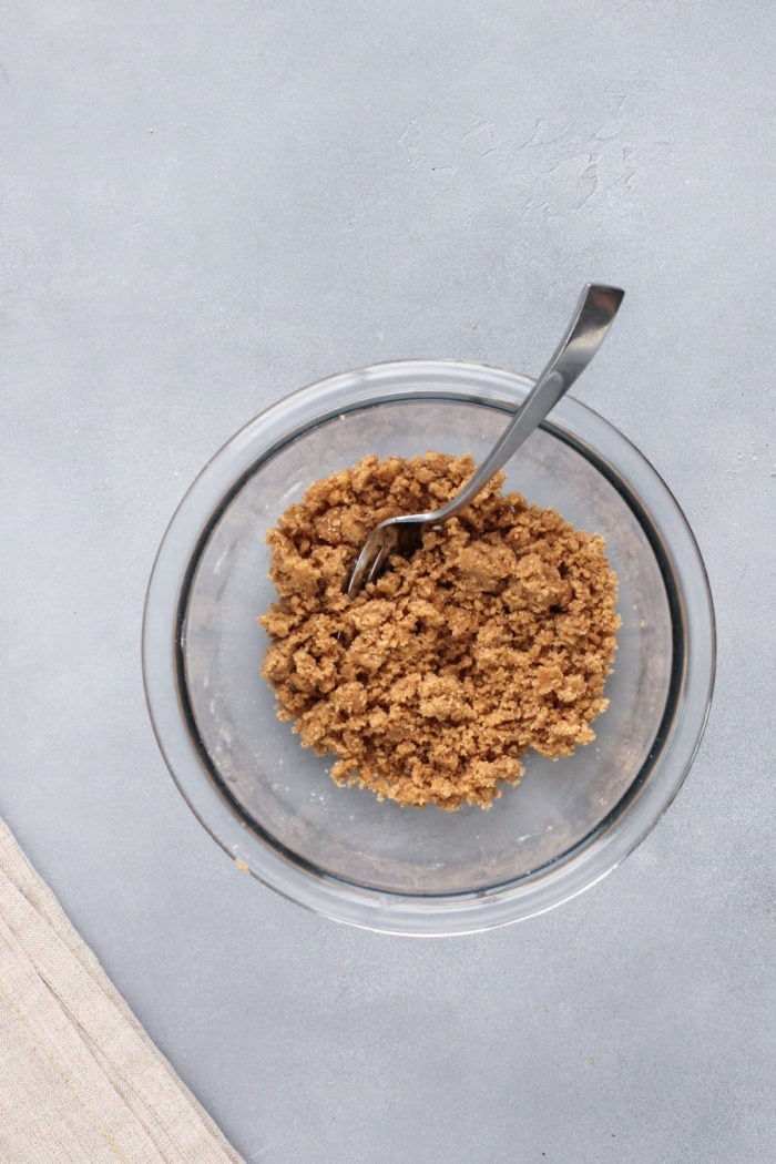 Streusel topping for brown butter banana bread in a glass bowl.