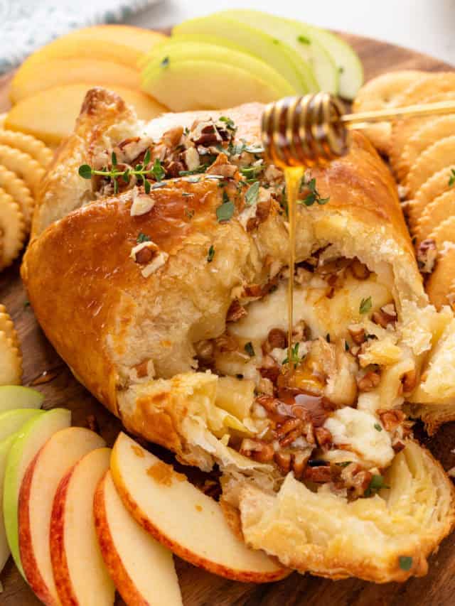 Easy Baked Brie in Puff Pastry